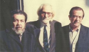 De izquierda a derecha: MDM, Egito Gonçalves y José Agustín Goytisolo. (Foto en Turín, Italia, 1990.)